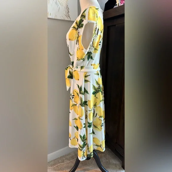 Vintage Style Lemon-Print White Dress with Waist Tie - Picture 5 of 9